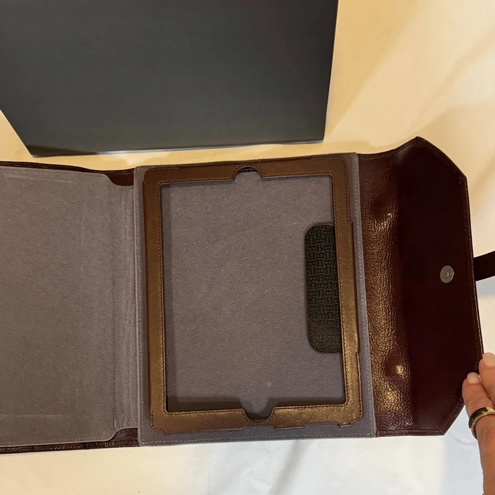 Brookstone Dark Brown Leather iPad/Tablet case -New